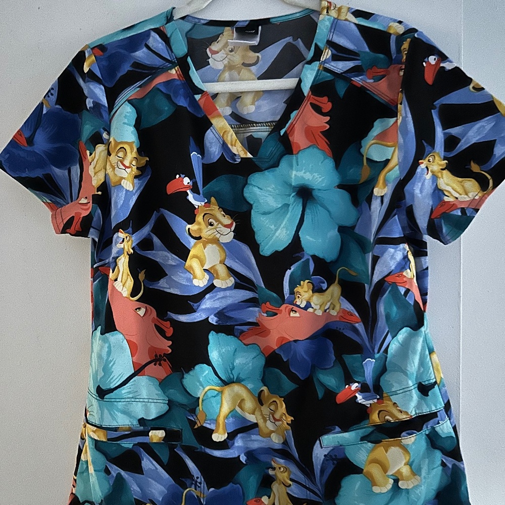 Lion King Cherokee Scrub top, size medium